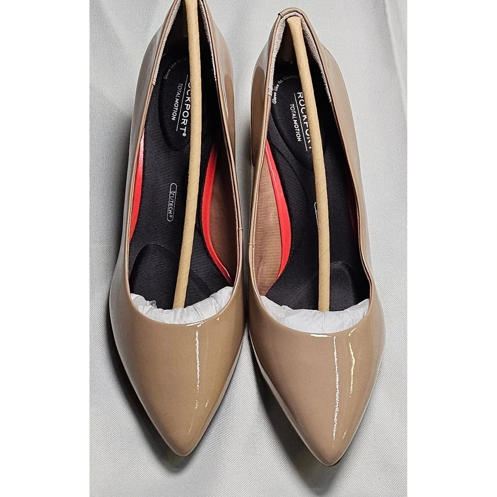 Rockport Total Motion Salima Pump Warm Taupe Patent Leather Block Heel Women 10M